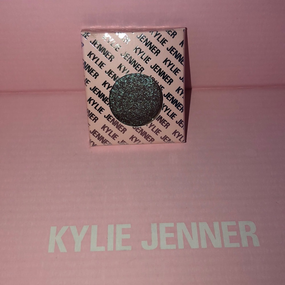 Kylie Cosmetics Blizzard Eyeshadow Single